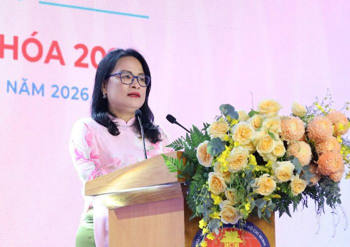 GS.TS Ngô Thị Phương Lan, Hiệu trưởng Trường ĐH KHXH&NV, ĐHQG-HCM phát biểu