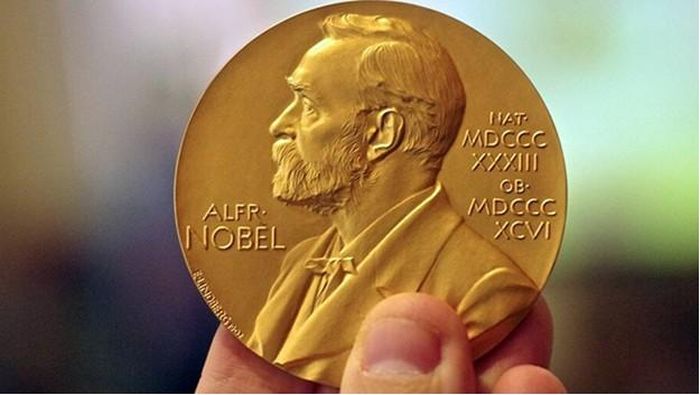 Mặt trước của huy chương Nobel. Ảnh: Internet