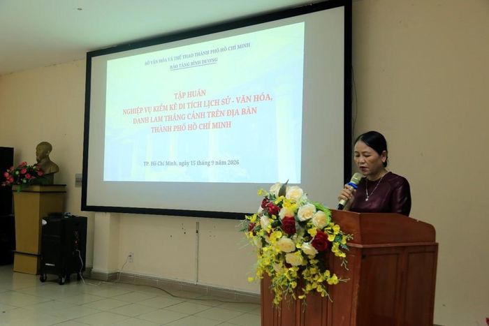 Giám đốc Bảo tàng Bình Dương, bà Văn Thị Thùy Trang phát biểu khai mạc. Ảnh: Sở VHTT