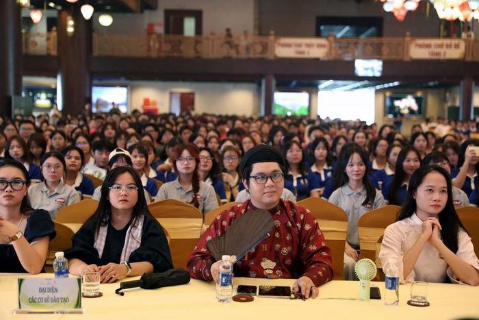 Hơn 1400 sinh viên tham dự chương trình. Ảnh: Thanh Tuấn - TTXVN
