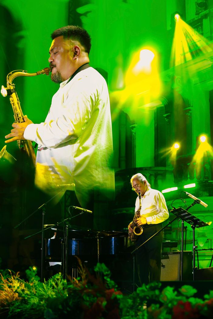 NSƯT Quyền Văn Minh và nghệ sĩ Quyền Thiện Đắc - hai thế hệ jazz trong một gia đình (Ảnh: BTC)