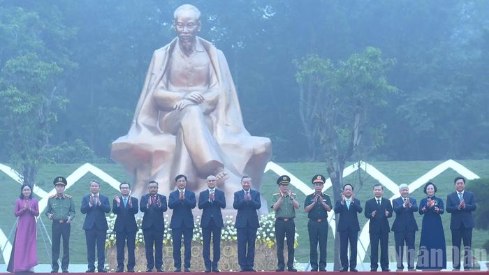 Tổng Bí thư, Chủ tịch nước Tô Lâm dự Lễ kỷ niệm 72 năm Ngày Bác Hồ về thăm Đền Hùng và khánh thành Tượng đài “Bác Hồ với ngày hội non sông”. (Ảnh: ĐĂNG KHOA)