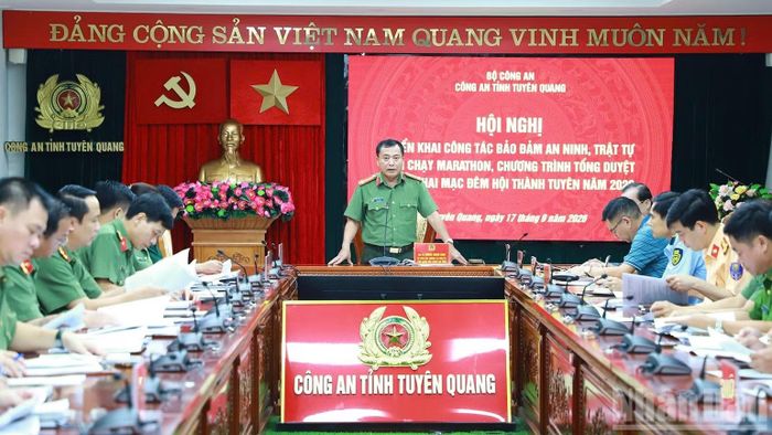 Lãnh đạo Công an tỉnh Tuyên Quang yêu cầu các đơn vị triển khai phương án bảo đảm an ninh trật tự dịp Lễ hội Thành Tuyên năm 2026. (Ảnh: ĐỨC THẮNG)