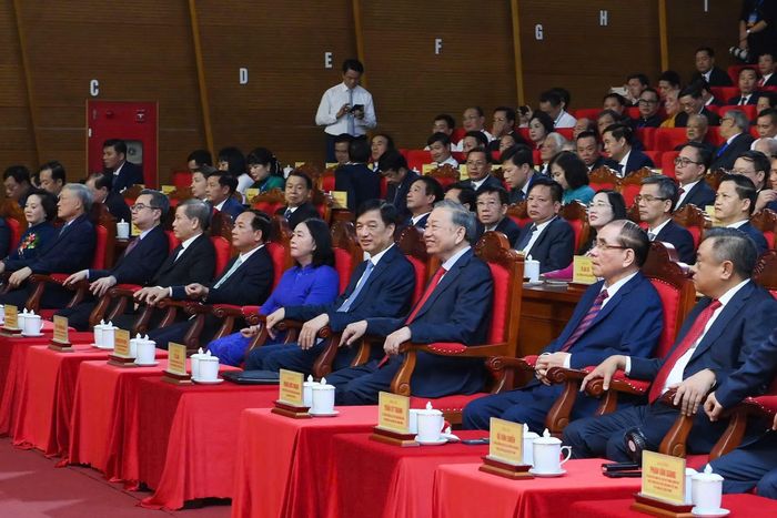 Tổng Bí thư, Chủ tịch nước Tô Lâm và các đại biểu dự Lễ công bố Nghị quyết của Quốc hội về việc thành lập thành phố Bắc Ninh và đón nhận Huân chương Lao động hạng Nhất. (Ảnh: ĐĂNG KHOA)