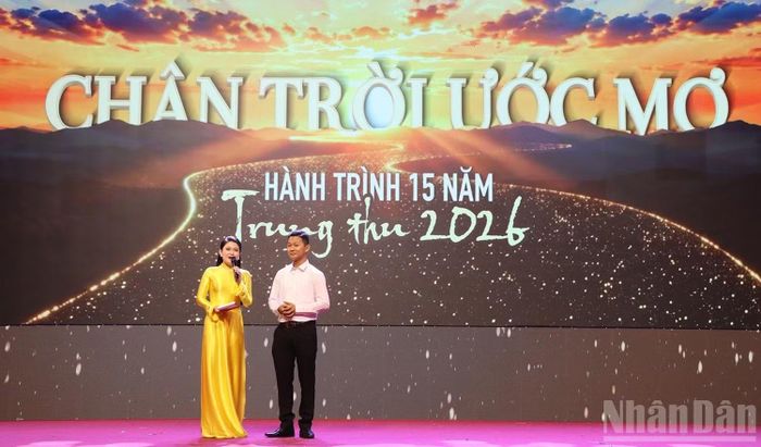 Bác sĩ Lê Thanh Truyền, công tác tại Bệnh viện Đại học Y Dược Thành phố Hồ Chí Minh, Phó Chủ tịch Mạng lưới Y học dự phòng trẻ Việt Nam, thành viên "Chân trời ước mơ" giao lưu tại chương trình. (Ảnh: HIỂN CỪ)