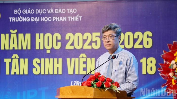 Phó Chủ tịch Ủy ban nhân dân tỉnh Nguyễn Minh phát biểu.