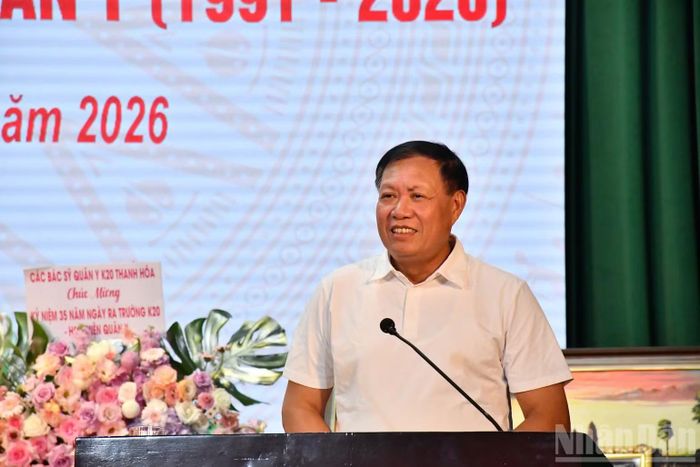 Đồng chí Đỗ Xuân Tuyên, Thứ trưởng Bộ Y tế, đại diện học viên Khóa 20 phát biểu cảm tưởng tại buổi gặp mặt. (Ảnh: TUẤN DŨNG)