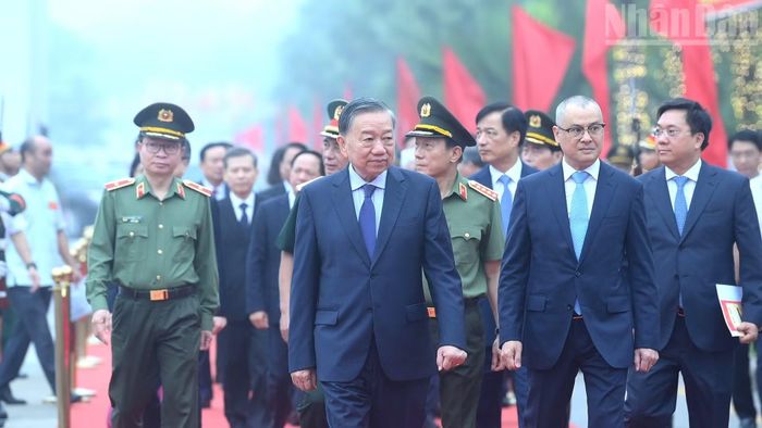 Tổng Bí thư, Chủ tịch nước Tô Lâm dự Lễ kỷ niệm 72 năm Ngày Bác Hồ về thăm Đền Hùng và khánh thành Tượng đài “Bác Hồ với ngày hội non sông”. (Ảnh: ĐĂNG KHOA)