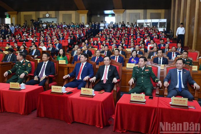 Các đại biểu dự Lễ công bố Nghị quyết của Quốc hội về việc thành lập thành phố Bắc Ninh và đón nhận Huân chương Lao động hạng Nhất.