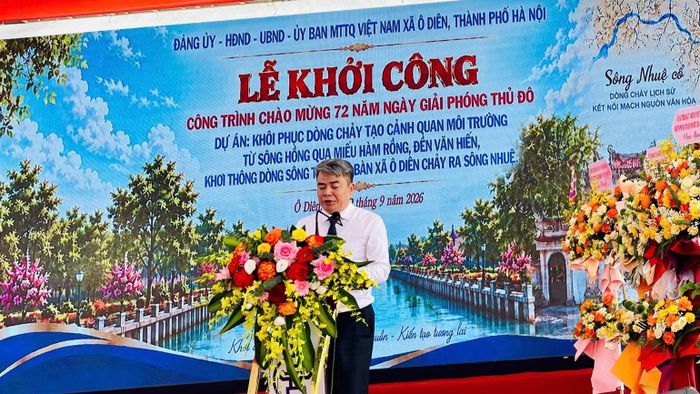 Chủ tịch Ủy ban nhân dân xã Ô Diên phát biểu tại Lễ khởi công. (Ảnh: DIỆU THƯƠNG)