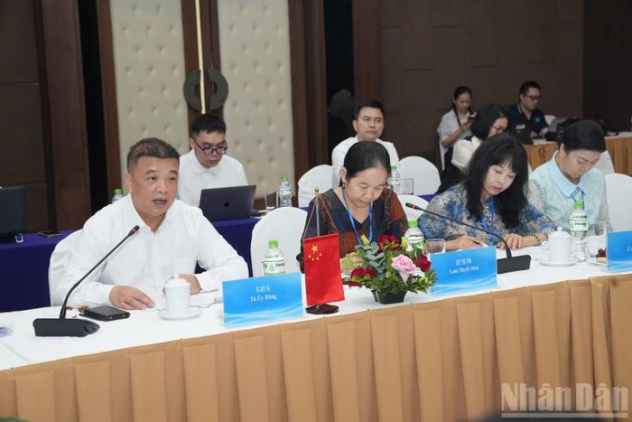 Đại diện Sở Văn hóa Du lịch, Khu tự trị dân tộc Choang Quảng Tây, Trung Quốc trao đổi tại Hội đàm. (Ảnh: QUỐC ĐẠT)