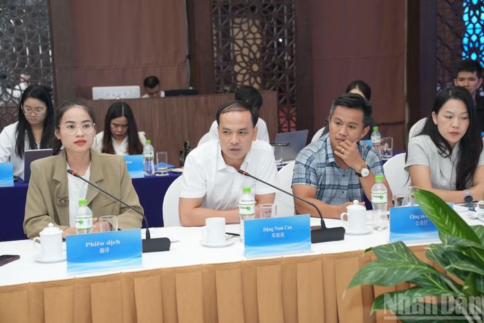 Đại diện Ban Chỉ huy Bộ đội Biên phòng tỉnh Lạng Sơn làm rõ một số vấn đề phía Trung Quốc trao đổi. (Ảnh: QUỐC ĐẠT)