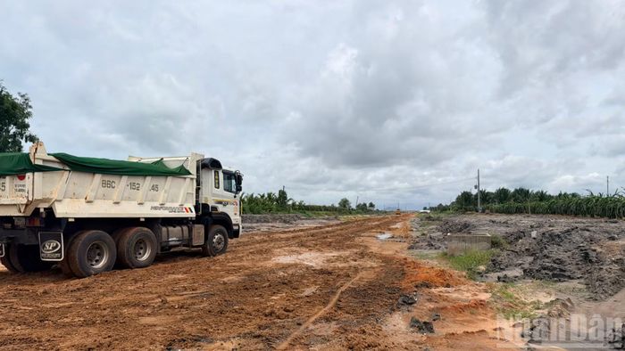 Dự án trục ven biển ĐT.719B chậm tiến độ là do có vấn đề tài chính. (Ảnh: THANH HẢI)