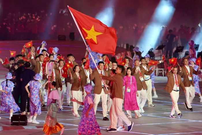 Các vận động viên của Đoàn thể thao Việt Nam diễu hành trong lễ khai mạc Đại hội Thể thao châu Á lần thứ 20 tại thành phố Nagoya, Nhật Bản ngày 19/9/2026. Ảnh: Theanh28