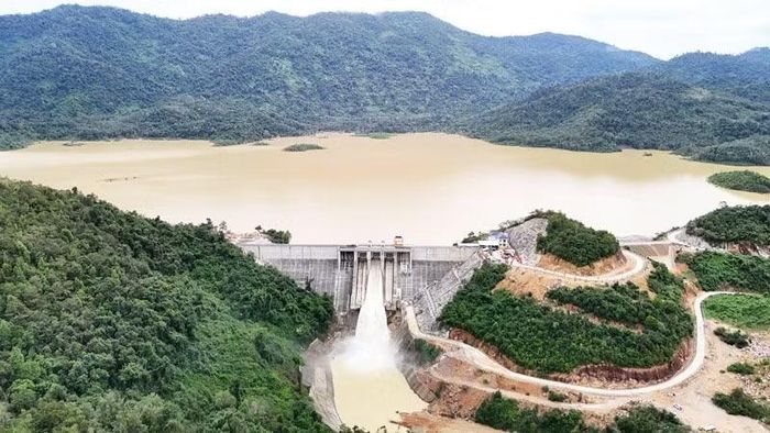 Hồ Sông Chò 1 nằm trên địa bàn các xã Trung Khánh Vĩnh, Bắc Khánh Vĩnh và Nam Ninh Hòa, có dung tích 110 triệu m3 (lớn thứ hai toàn tỉnh Khánh Hòa), phát huy hiệu quả vai trò giữ nước cho sản xuất, đời sống, góp phần vào phát triển kinh tế-xã hội tại địa phương. (Ảnh: NGUYỄN TRUNG)