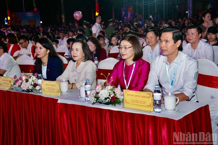 Các đồng chí lãnh đạo tỉnh Lạng Sơn dự sự kiện. (Ảnh: QUỐC ĐẠT)