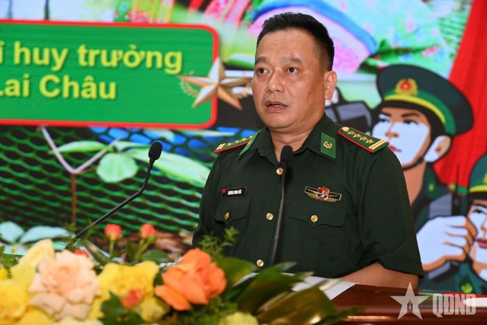  Đại tá Trương Minh Đức, Chỉ huy trưởng Ban chỉ huy Bộ đội Biên phòng tỉnh Lai Châu trình bày tham luận tại hội thảo. 