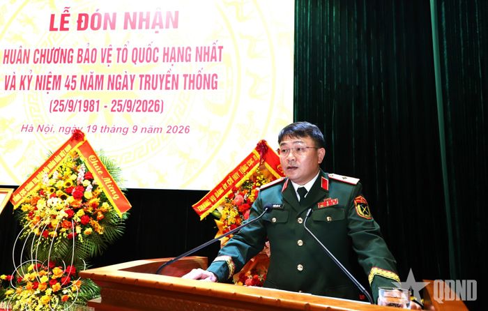 Thiếu tướng Trần Văn Tố, Cục trưởng Cục 16 trình bày diễn văn tại buổi lễ.