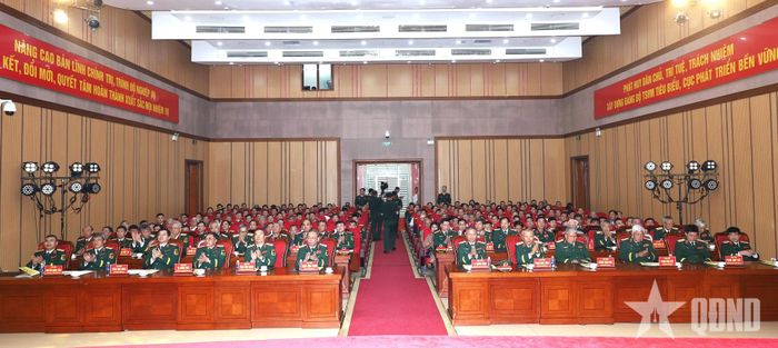 Các đại biểu dự buổi lễ.