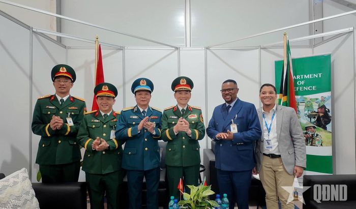 Các đại biểu chụp ảnh chung. 