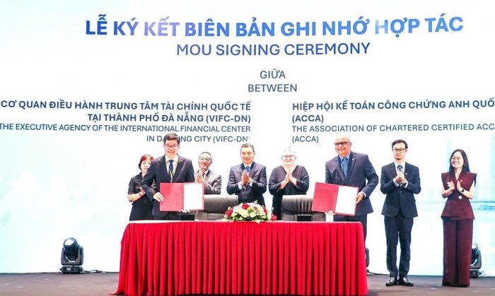 Cơ quan điều hành VIFC Đà Nẵng ký kết hợp tác với ACCA.