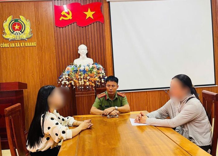 Cơ quan Công an làm việc với Trần Thị Thu Hằng (ngồi bên phải)