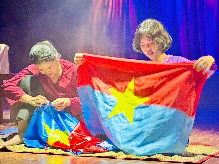  Kịch ngắn "Hai người mẹ" đoạt giải Nhất tại Liên hoan Tài năng sinh viên Khoa Sân khấu 2026. Ảnh: THANH HIỆP 