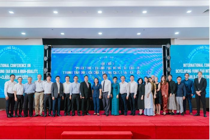  Các đại biểu tham dự Hội thảo quốc tế “Phát triển thành phố Vũng Tàu thành trung tâm du lịch chất lượng cao, đẳng cấp quốc tế” - Ảnh: UEH 