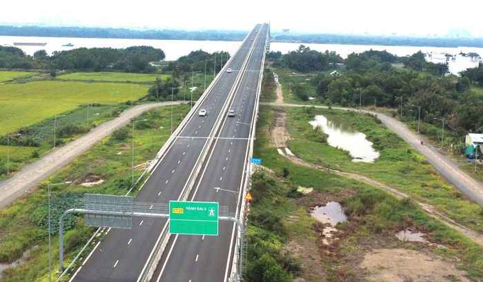  Vành đai 3 đoạn cầu Nhơn Trạch hướng về TPHCM đã được đưa vào khai thác tạm. Ảnh: PHÚ NGÂN 