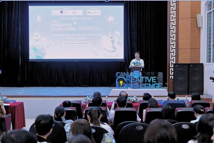  PGS.TS Lê Thái Hưng, Phó Hiệu trưởng Trường Đại học Giáo dục (ĐHQG Hà Nội) phát biểu tại lễ phát động cuộc thi 