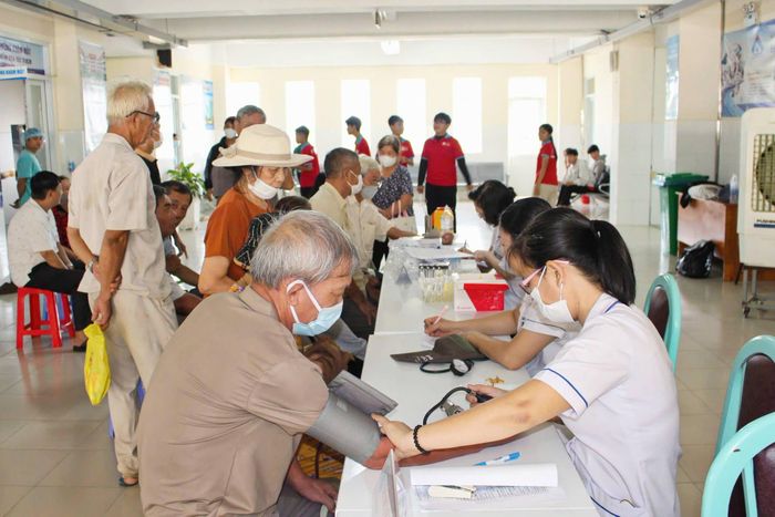  Người dân được khám sức khỏe và cập nhật cập nhật vào Hồ sơ sức khỏe điện tử 