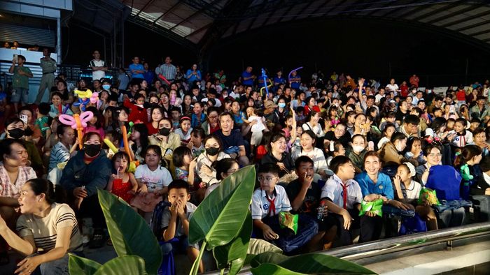 Hàng trăm em thiếu nhi tham dự đêm hội
