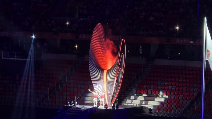  Ngọn lửa ASIAD 2026 chính thức được thắp sáng ở kỳ đài. ẢNH: TIỂU BẢO 