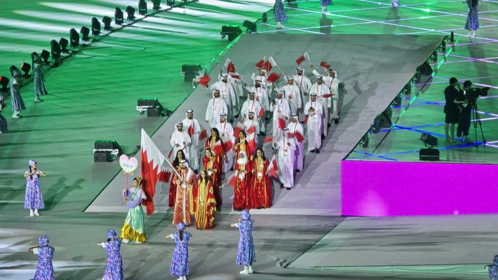  Các đoàn thể thao diễu hành. ẢNH: VIETCONTENT 