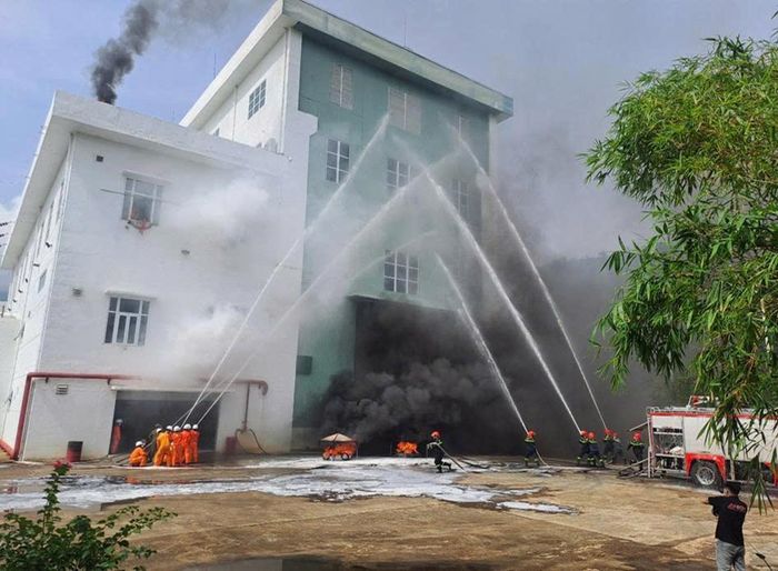 Các lực lượng, phương tiện tham gia thực tập phương án chữa cháy, cứu nạn, cứu hộ tại Nhà máy Thủy điện Đa Nhim 