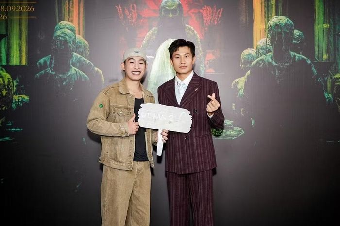 Diễn viên Tuấn Mõ tham dự sự kiện, chúc mừng ê-kíp “Út Lan 2”. Ảnh: ĐPCC