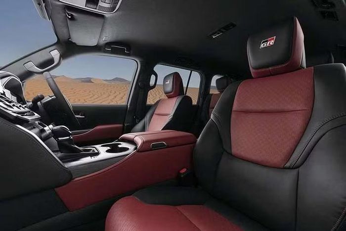 Phiên bản ZX cao cấp có diện mạo thay đổi tùy theo hệ truyền động. ZX máy dầu giữ nguyên bộ bodykit và các chi tiết mạ crôm của đời cũ. Trong khi đó, ZX HEV được bổ sung cản trước mới và mở rộng hơn trước, các hốc gió hai bên kéo dài về phía tấm ốp bảo vệ gầm cùng chi tiết trang trí đèn sương mù thể thao hơn. bộ mâm hợp kim 20 inch mạ crôm là trang bị tiêu chuẩn của bản ZX.