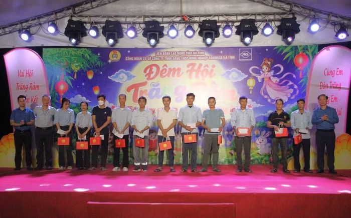 Hơn 5.300 suất quà được trao đến công đoàn viên Formosa.