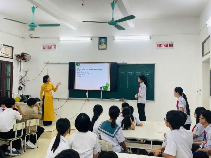 Một giờ học ứng dụng công nghệ tại Trường THCS Trần Bích San (Nam Định, Ninh Bình).