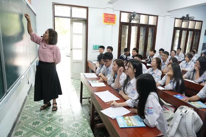 Trường PT Trần Quốc Hoàn (Trường Vinh, Nghệ An) là đơn vị có nhiều chỉ tiêu hợp đồng giáo viên trong khối trường học trực thuộc Sở GD&ĐT. Ảnh: Hồ Lài