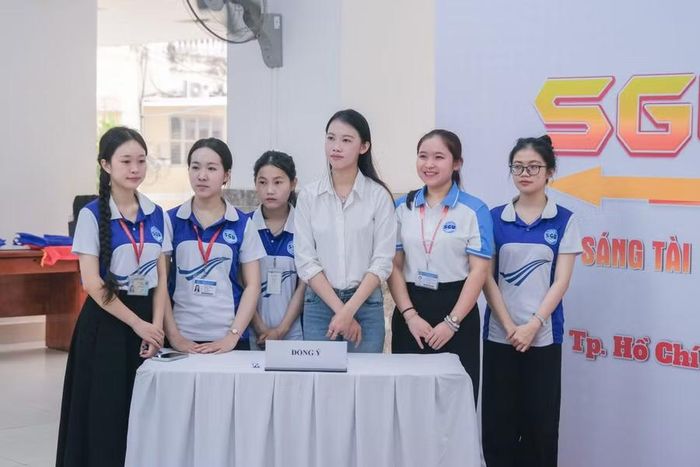 Cuộc thi "SGU Shines - Tỏa sáng tài năng, Chinh phục nhà tuyển dụng" trong khuôn khổ ngày hội giúp sinh viên thể hiện kỹ năng mềm, bản lĩnh cá nhân và năng lực nghề nghiệp trước các nhà tuyển dụng.