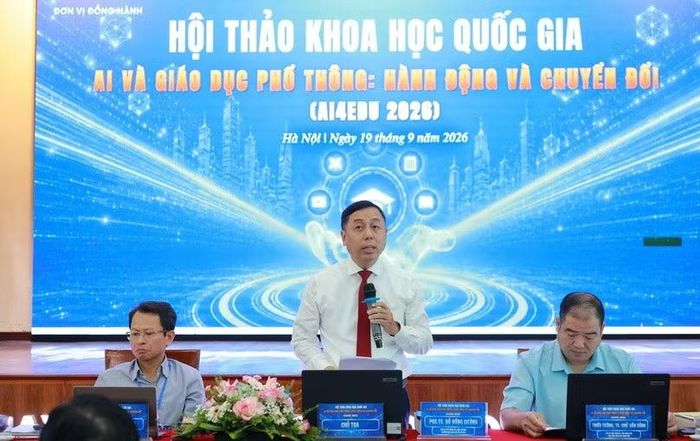 Đoàn chủ tọa điều hành hội thảo.