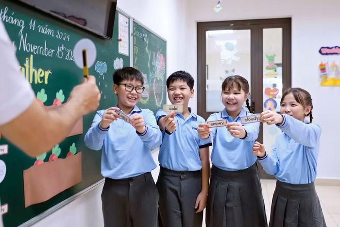 Học sinh Trường Tiểu học, THCS và THPT Hồng Đức (Hưng Yên).