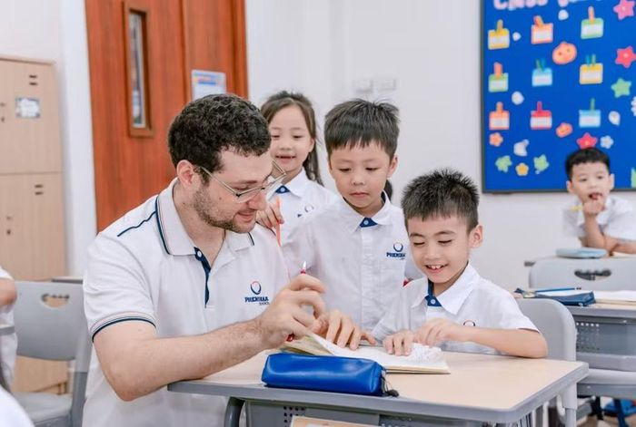 Đổi mới thi đua, khen thưởng theo hướng đánh giá dựa trên sản phẩm, kết quả đầu ra và mức độ chuyển biến thực chất; khắc phục tình trạng giao chỉ tiêu thi đua áp đặt, làm đẹp số liệu, báo cáo không trung thực.
