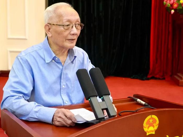 TS Nguyễn Tùng Lâm - Phó Chủ tịch Hội Khoa học Tâm lý – Giáo dục Việt Nam phát biểu tại hội thảo.