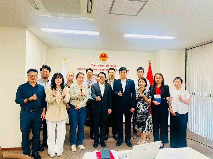 Chương trình đã tạo diễn đàn để cơ quan chức năng lắng nghe trực tiếp những vấn đề, vướng mắc từ cộng đồng người Việt Nam tại Nhật Bản, góp phần tăng cường kết nối, hỗ trợ và đồng hành cùng cộng đồng trong thời gian tới. (Nguồn: TLSQ Việt Nam tại Osaka)