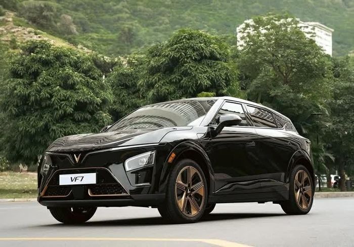 Cập nhật bảng giá lăn bánh xe VinFast VF 7 tháng 9/2026 mới nhất.