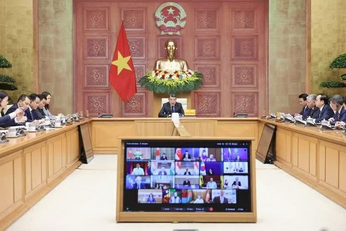 Thủ tướng Lê Minh Hưng tham dự Hội nghị Thượng đỉnh AZEC mở rộng về tự chủ năng lượng ngày 15/4. (Nguồn: VGP)