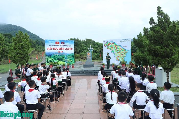 Quang cảnh chương trình "Tiết học biên cương". Ảnh: Tuấn Kiệt