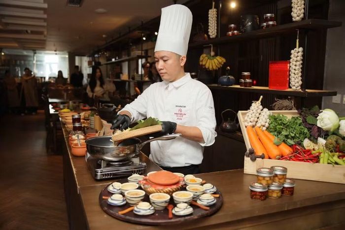 Tại Nhà hàng Mammom, thuộc VietDeli vừa được vinh danh ở hạng mục Bib Gourmand, bếp trưởng phải trực tiếp đi khảo sát các vùng nguyên liệu thay vì chỉ đặt hàng qua trung gian. Ảnh: VV